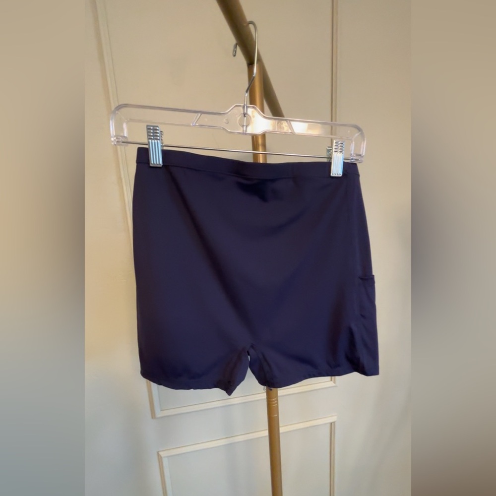 Halara Navy Shorts Medium NWT stretchy shorts with pocket MSRP $32.95 - Picture 2 of 3